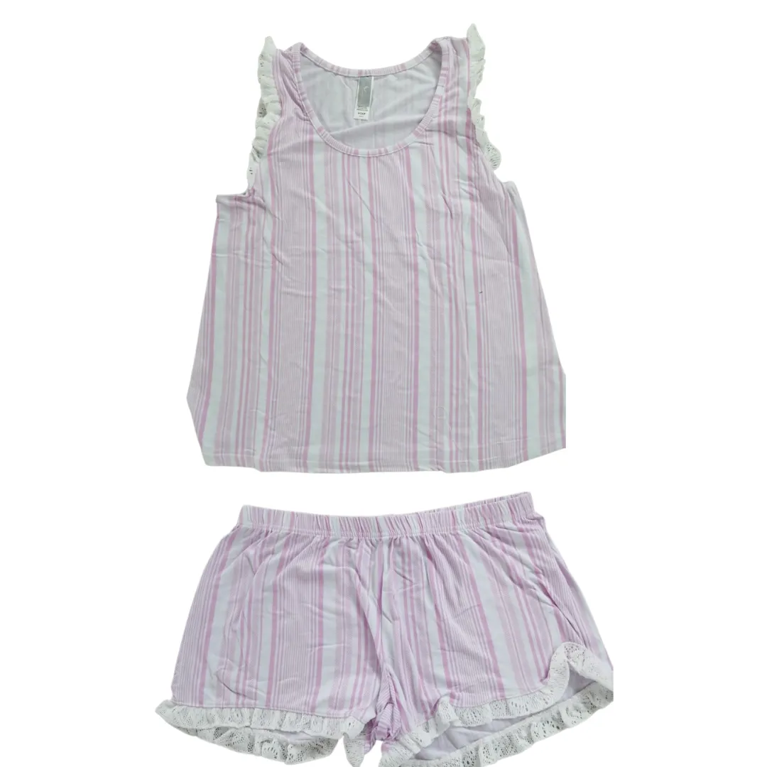 Pijama rosa con rayas blancas
